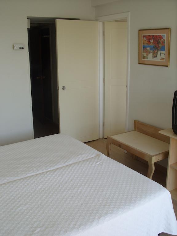 Golden Arches Hotel Limassol Room photo