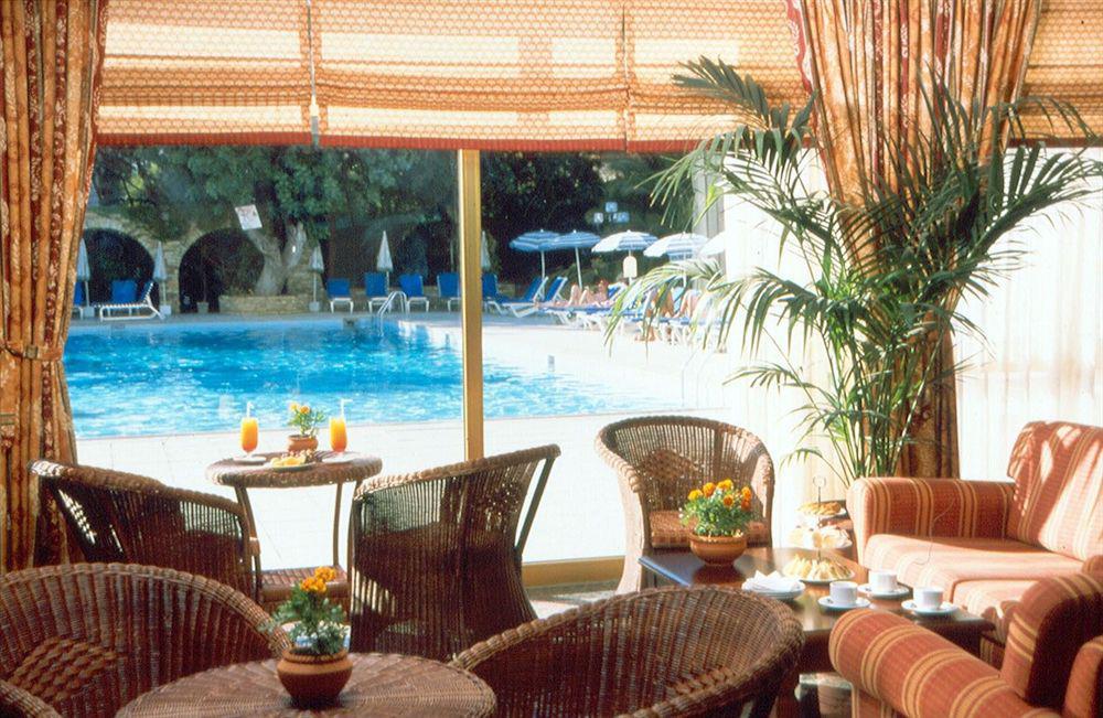Golden Arches Hotel Limassol Exterior photo